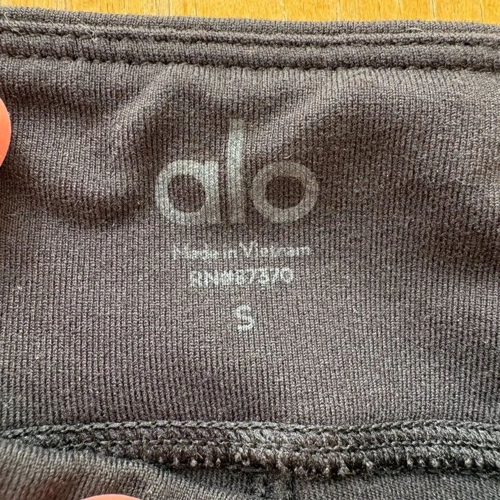 Alo Yoga Airbrush High Waist Flutter Legging, Black, Small - Picture 5 of 7